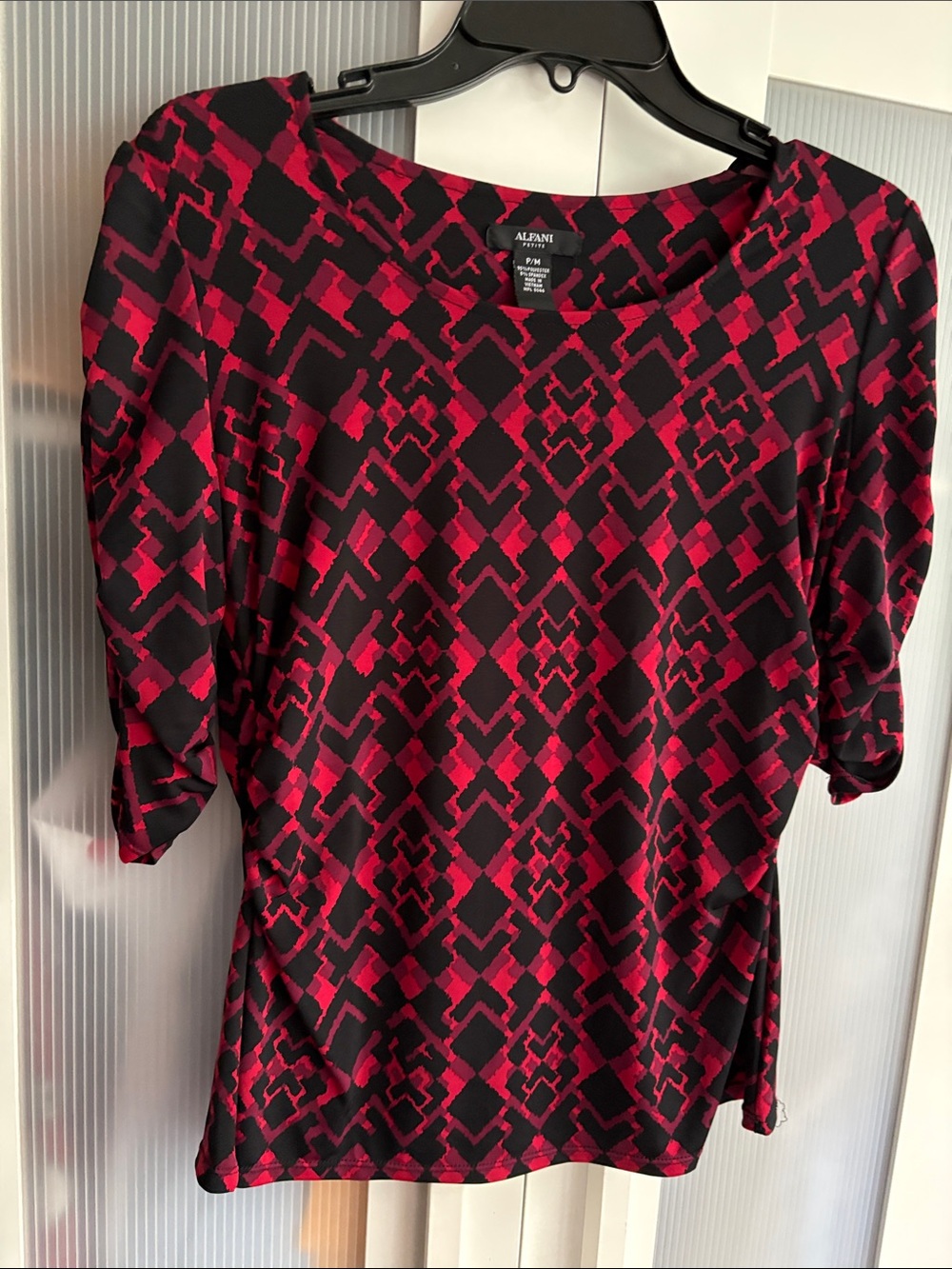 ALFANI women’s PETITE  BLOUSE RED & BLACK SIZE MEDIUM P EXC/CONDITION